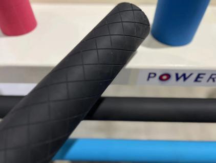 Proceso de producción de rodillos de caucho.